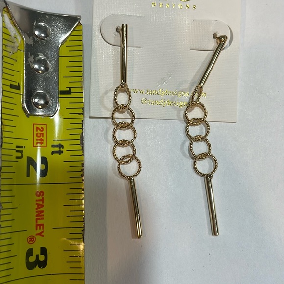 T&J Designs dangling small interlacing loops and post earrings, 18k gold plated - Picture 3 of 5